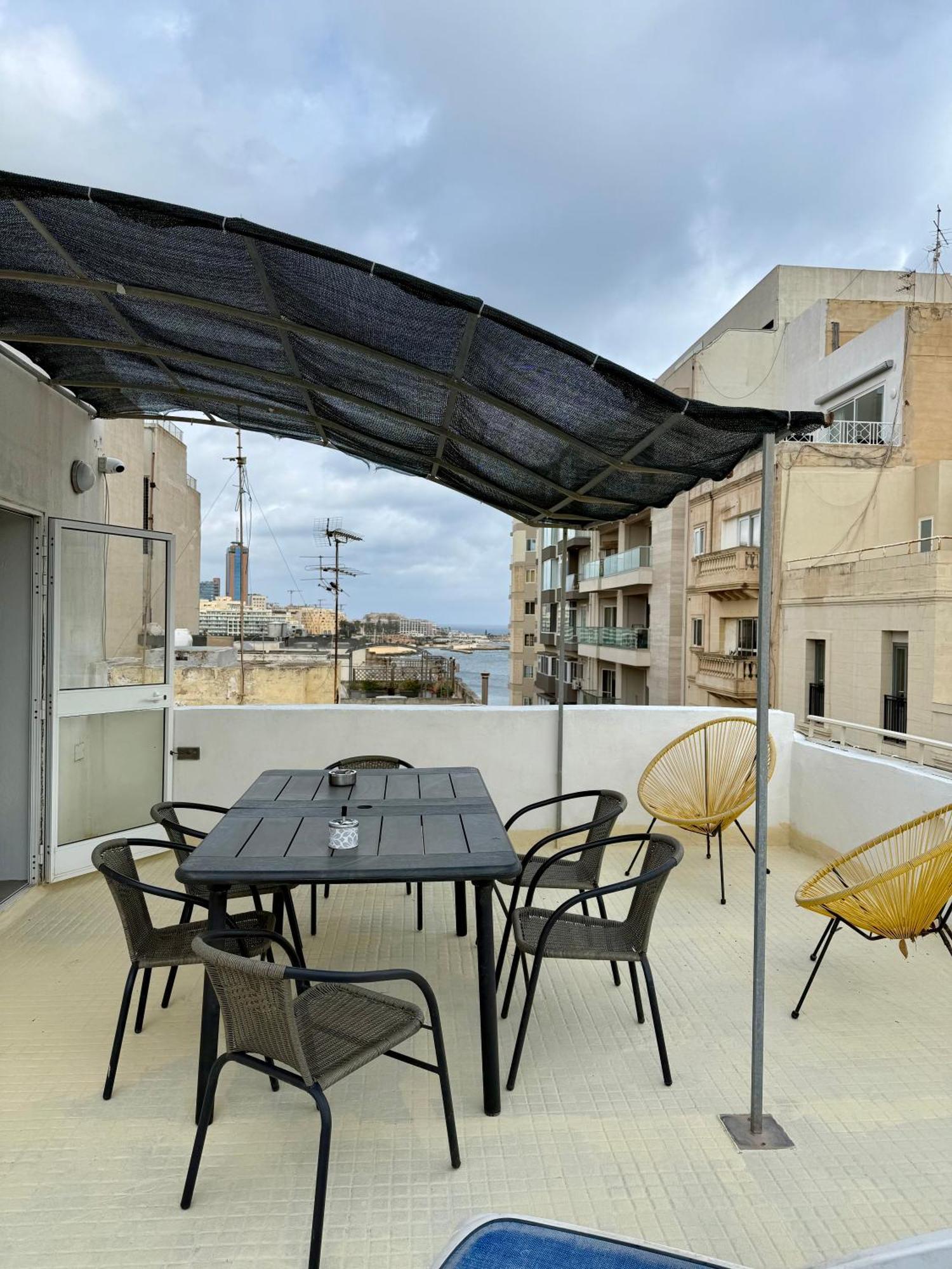 People & Places Sliema Exterior photo