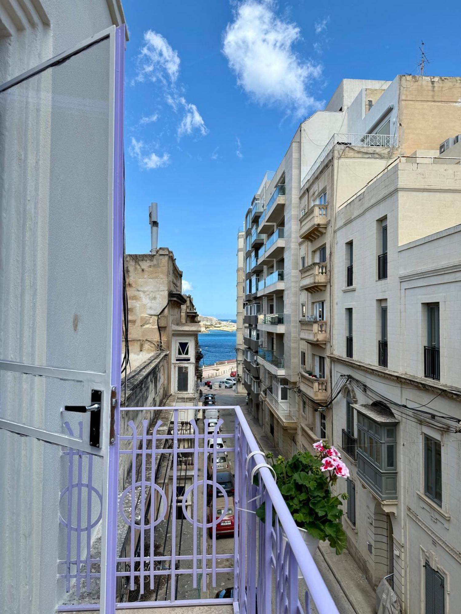 People & Places Sliema Exterior photo