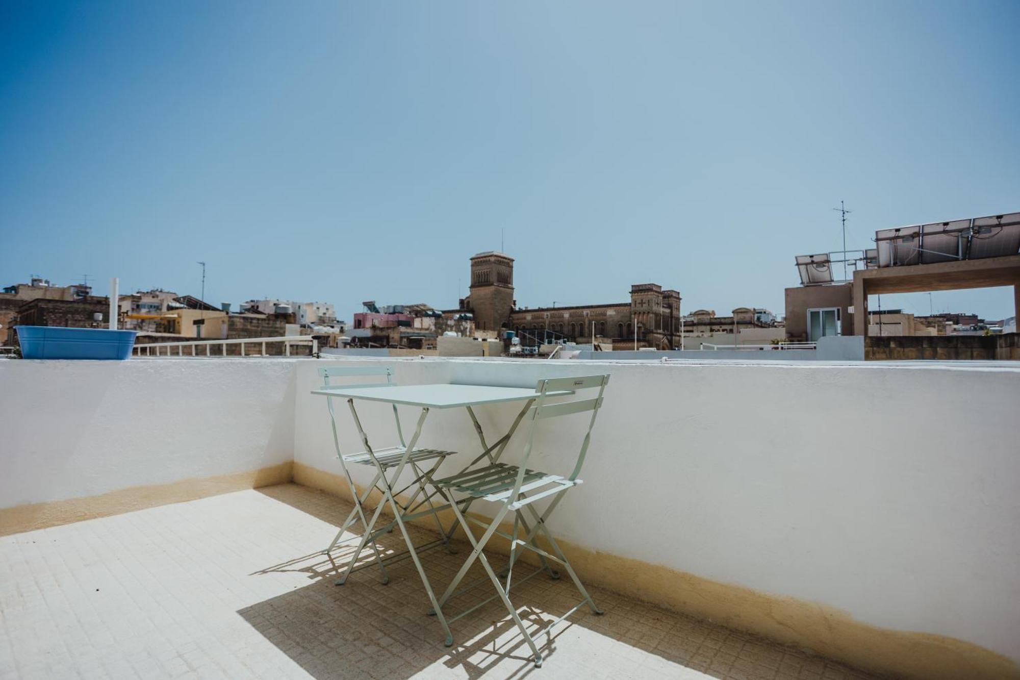 People & Places Sliema Exterior photo