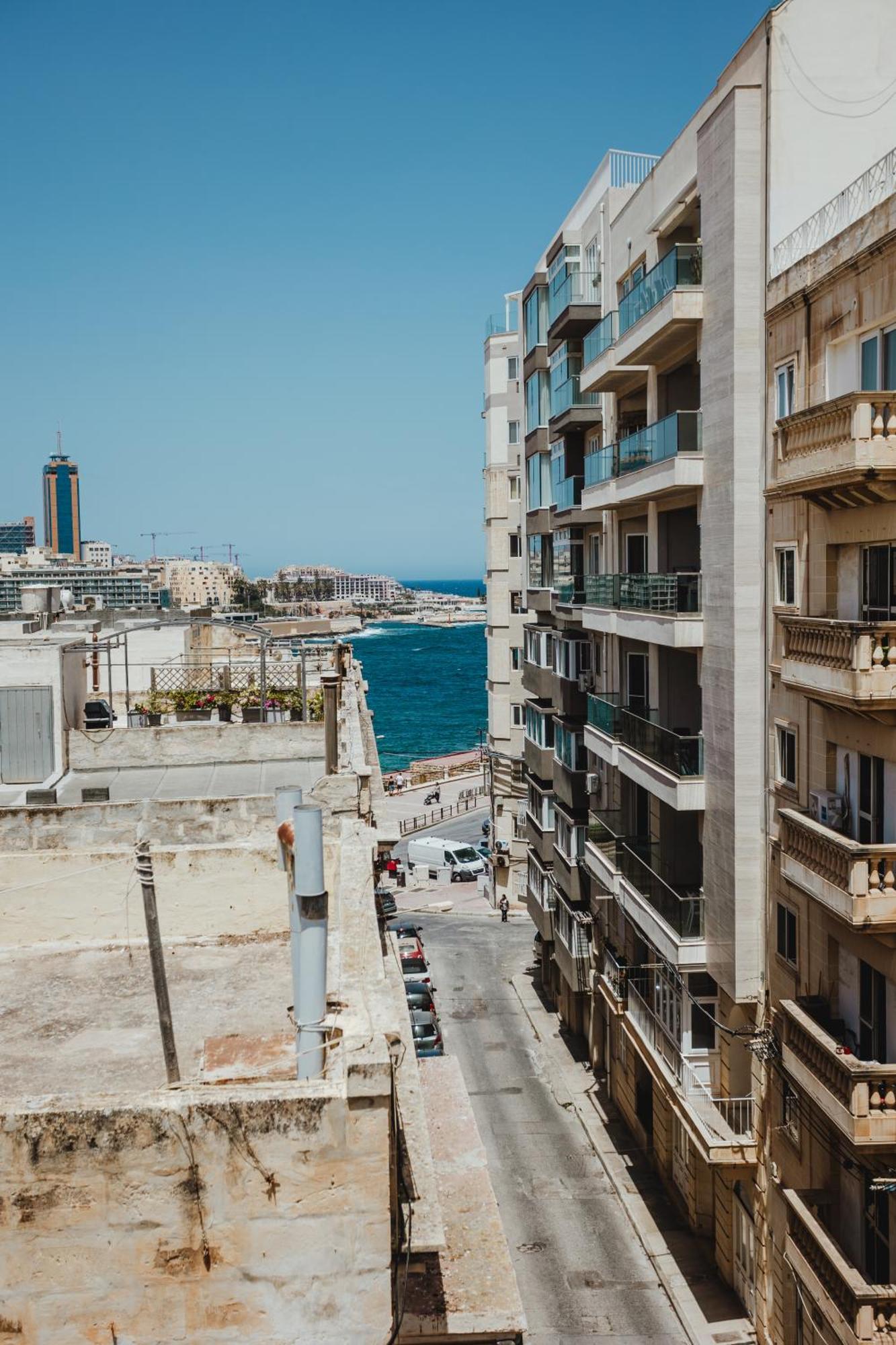 People & Places Sliema Exterior photo