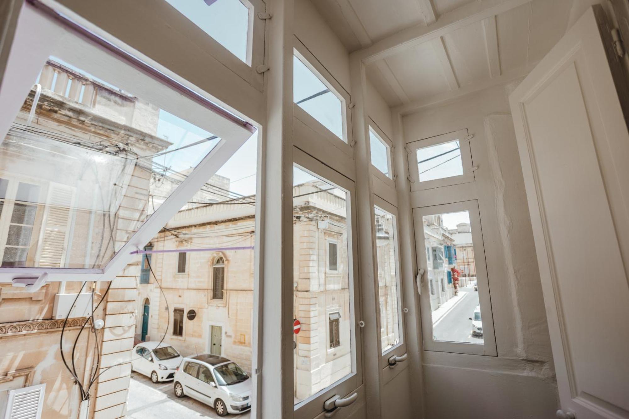 People & Places Sliema Exterior photo