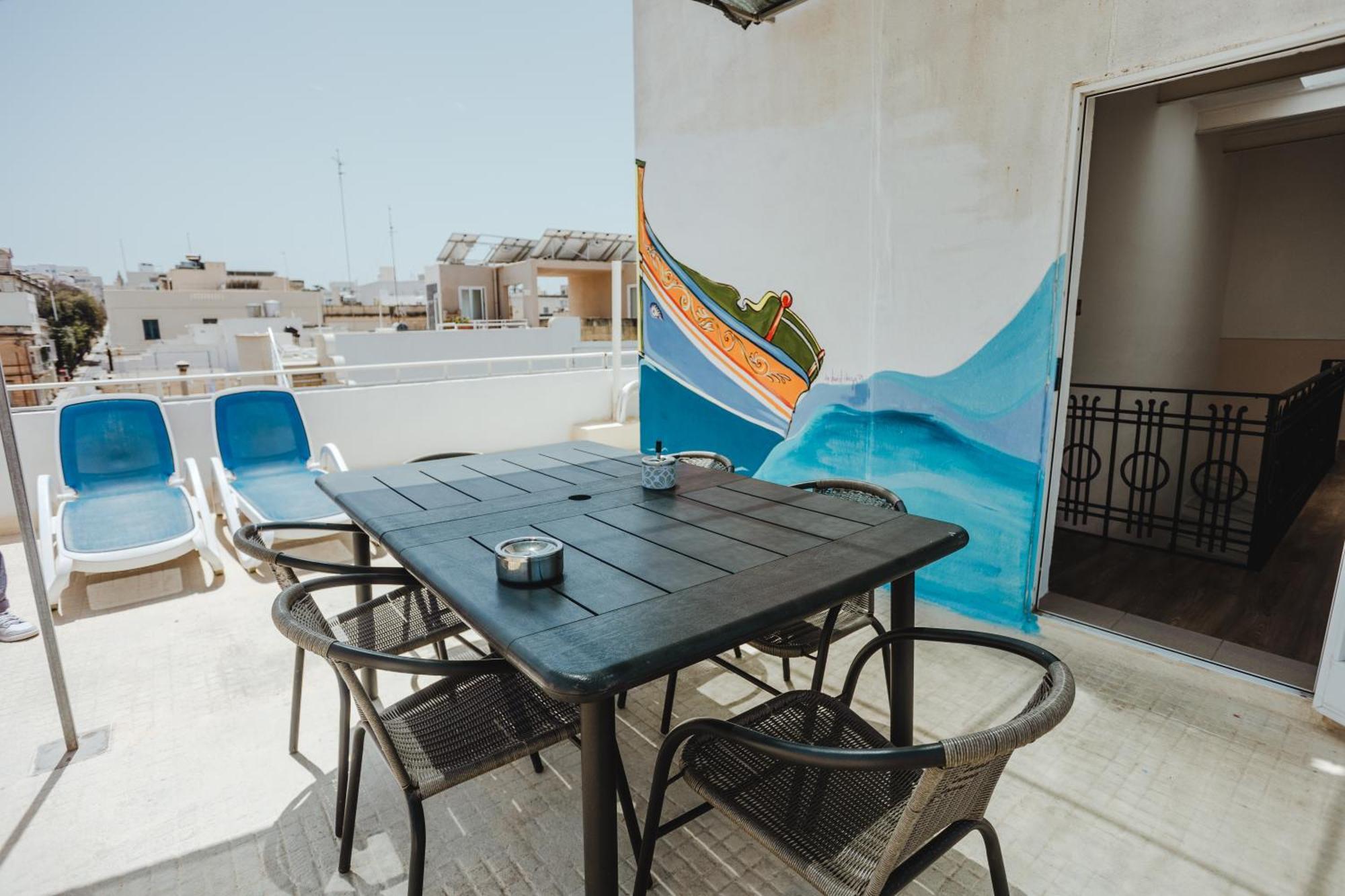 People & Places Sliema Exterior photo