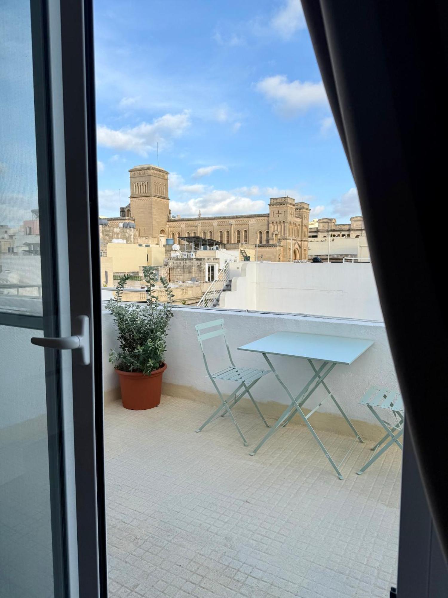 People & Places Sliema Exterior photo